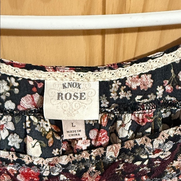 Knox Rose Women's Floral Black Top - Picture 2 of 4